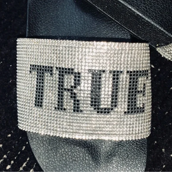 TRUE RELIGION MEYER ENCRUSTED CRYSTAL RHINSTONE | RUBBER SLIDES | Sz 7 | USED - Picture 6 of 8